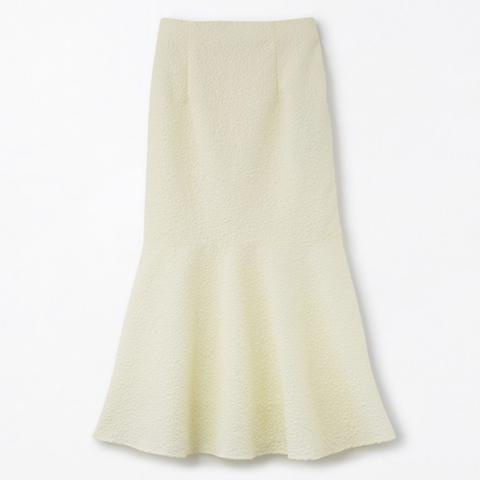 白いマーメイド型のスカート